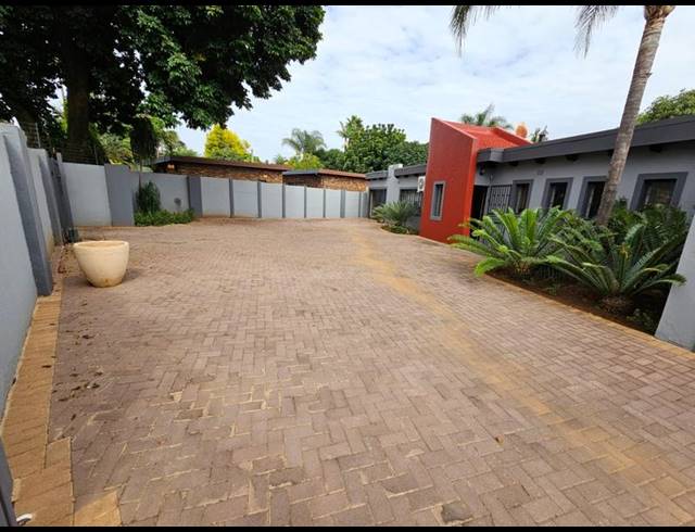 3 BEDROOM HOUSE FOR SALE IN SINOVILLE